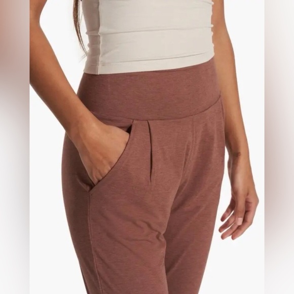 Vuori Lux At Ease Harem Pants in Hazelnut Heather PLEASE READ - Picture 2 of 14